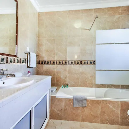 Alice فيلة البوفيرا